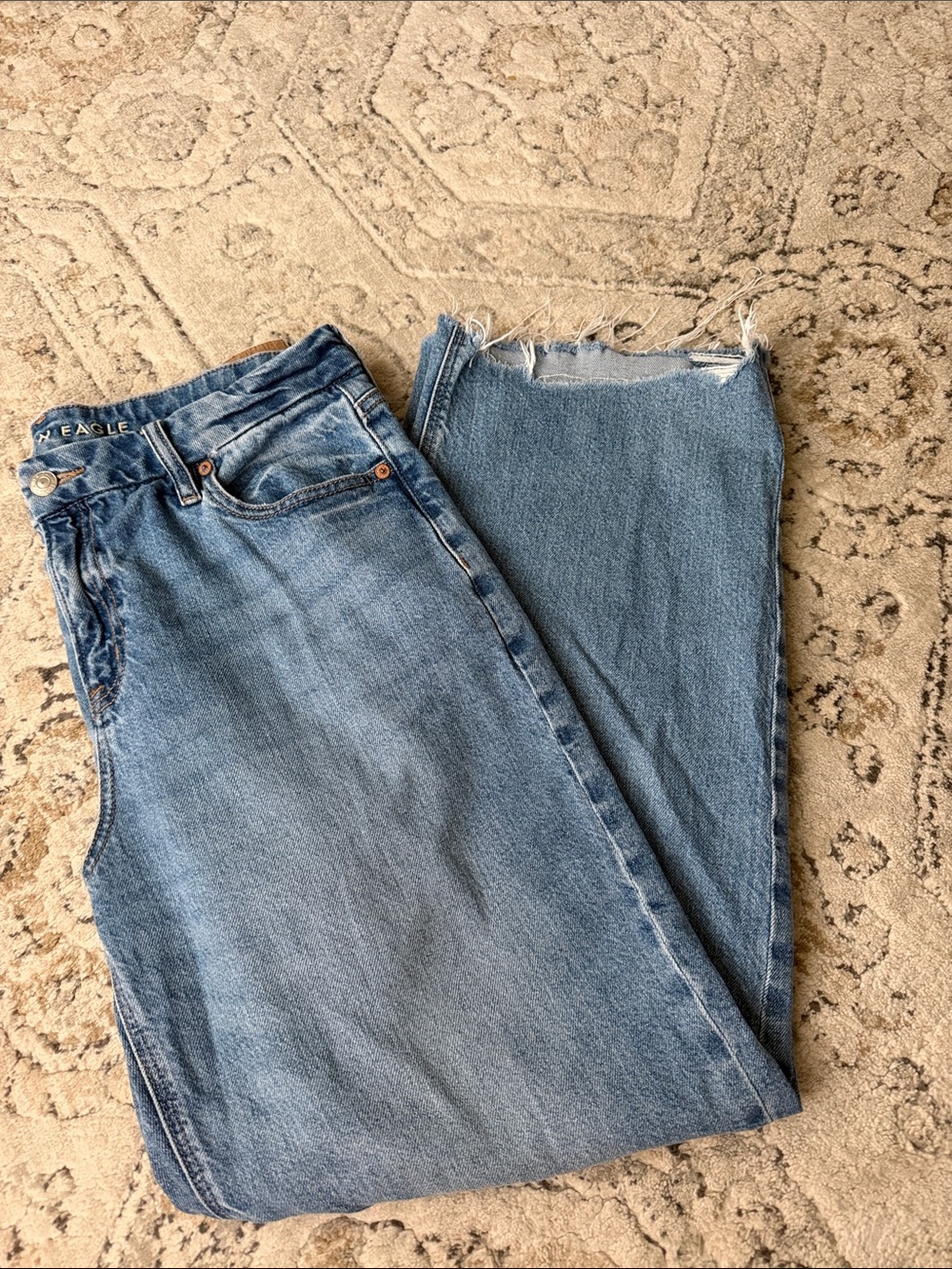 American Eagle Outfitters Strigid Curvy High-Waisted Stovepipe Jeans